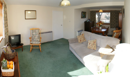 Large comfortable Lounge in Hill View Self Catering